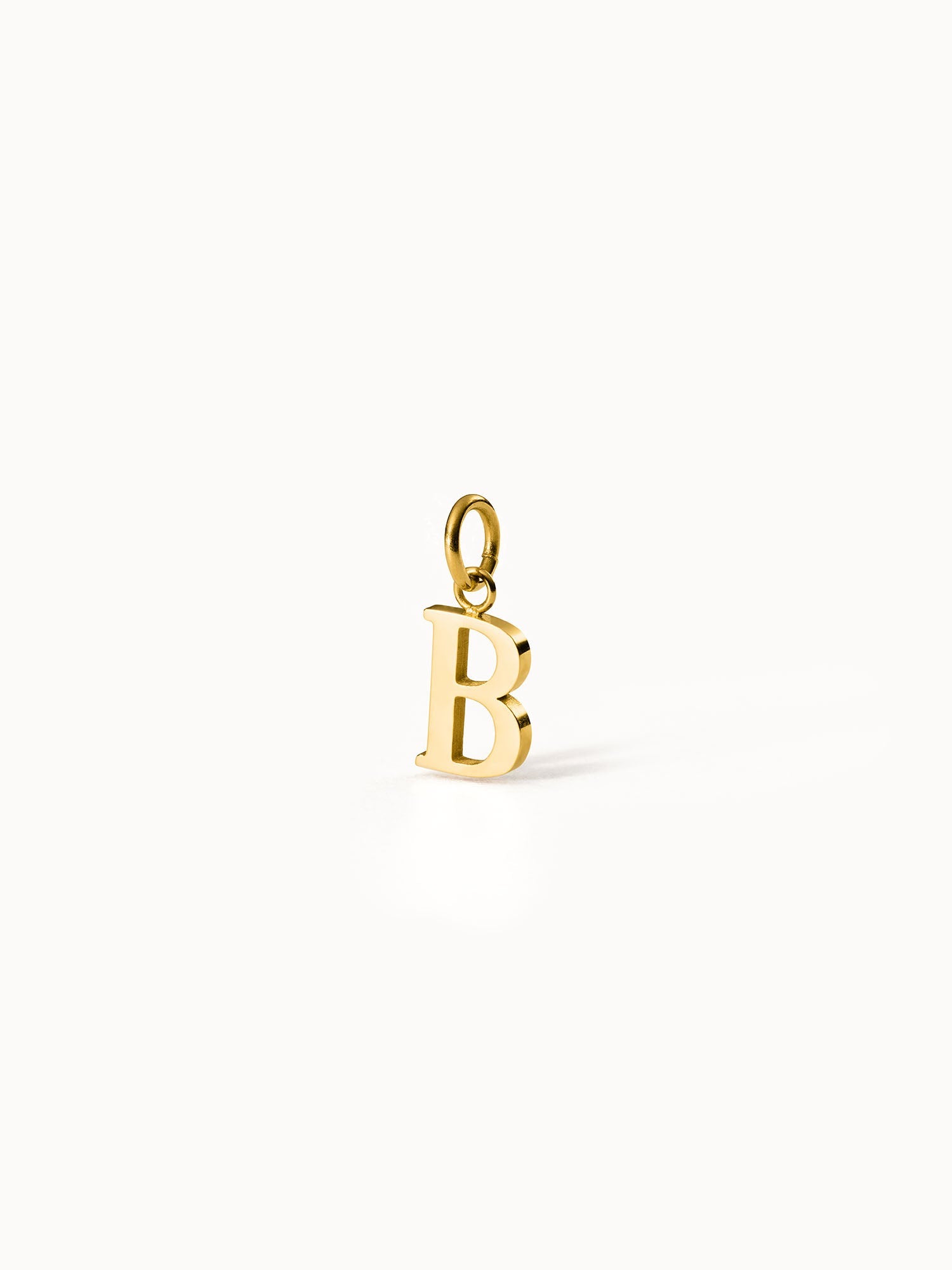 Purelei Pure B Charm, goldener 18K Edelstahl Buchstaben-Anhänger, minimalistisch, elegante Klarheit, strahlend warm.