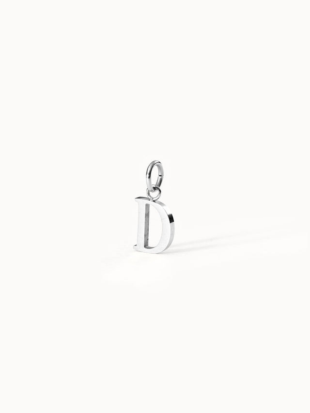 Purelei Pure D Charm in silbernem, nickelfreiem Edelstahl, minimalistischer Buchstabenanhänger, clean & elegant.