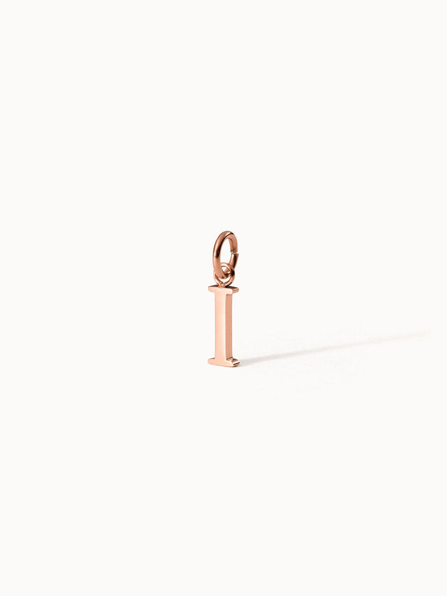 Purelei Pure I Charm in roségold, eleganter Buchstaben-Anhänger aus 18K rosévergoldetem Edelstahl, minimalistisch und feminin.