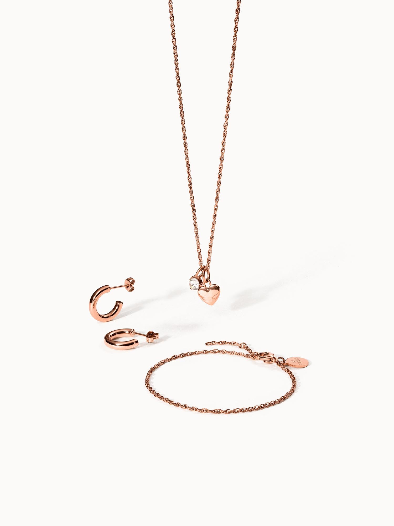 Roségoldenes Schmuckset mit Herzanhänger, Creolen und Armband von PURELEI.