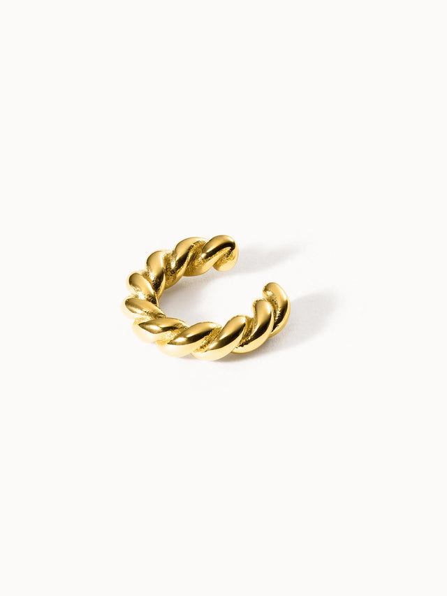 Goldfarbener, gewundener Ring von PURELEI, elegant und modern.