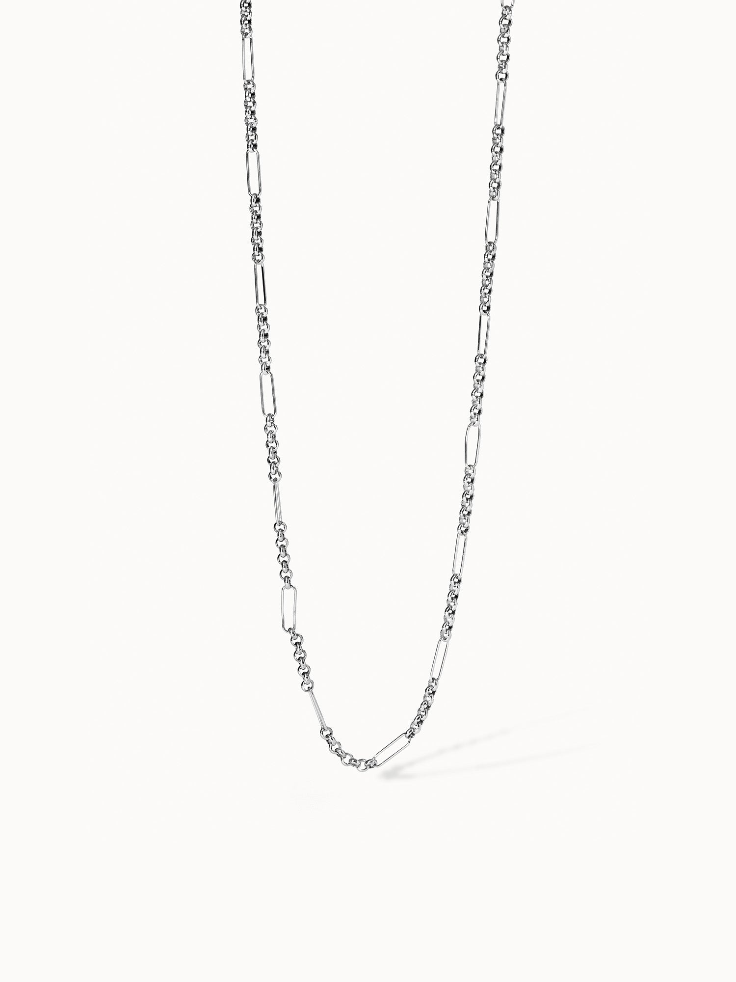 Silberne Kette mit modernen Gliedern von PURELEI, elegant und zeitlos.