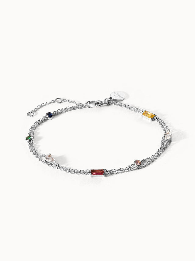 Silbernes Armband mit bunten Steinen, elegant und verspielt, von PURELEI.