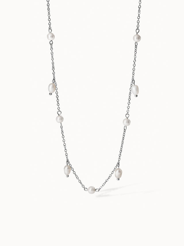Silberne Kette mit Perlen von PURELEI, elegant und feminin.