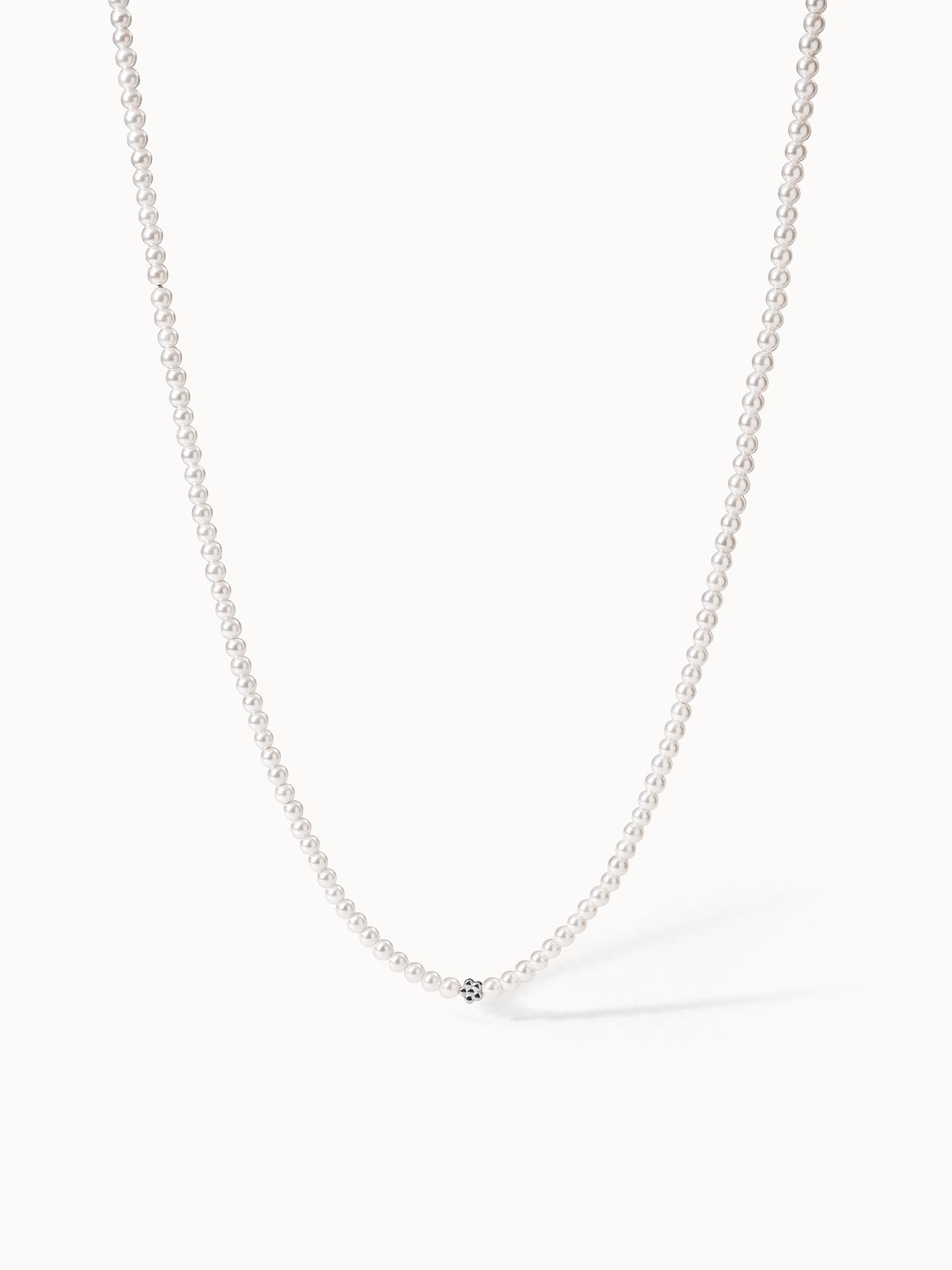 Perlenkette in Weiß mit zartem Design, PURELEI – elegant und zeitlos.