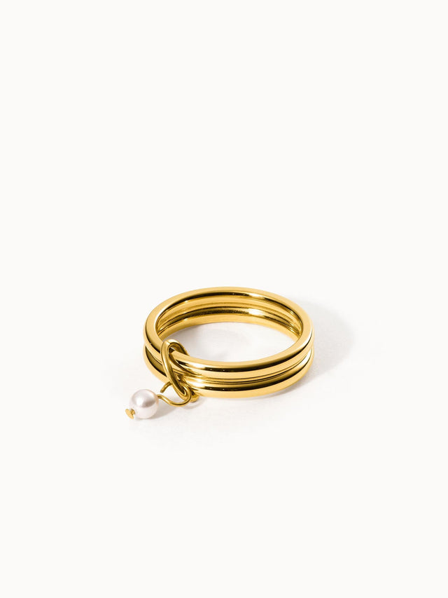 Goldener Ring mit Perle von PURELEI, elegant und modern im Design.