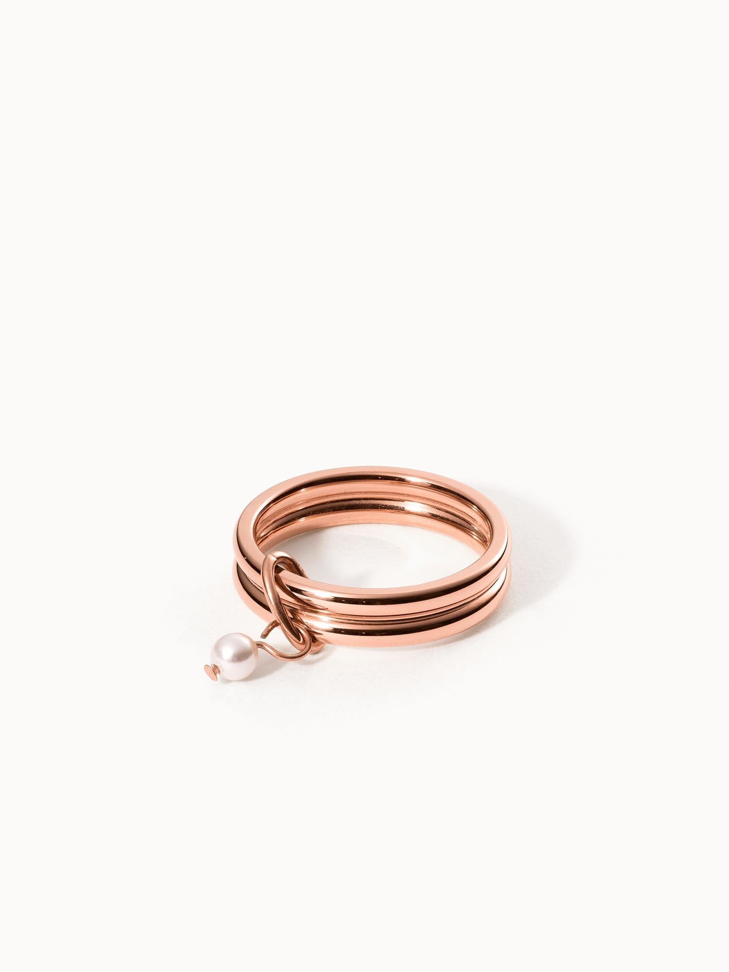 Roségoldener Ring mit Perle, elegant und modern, von PURELEI.