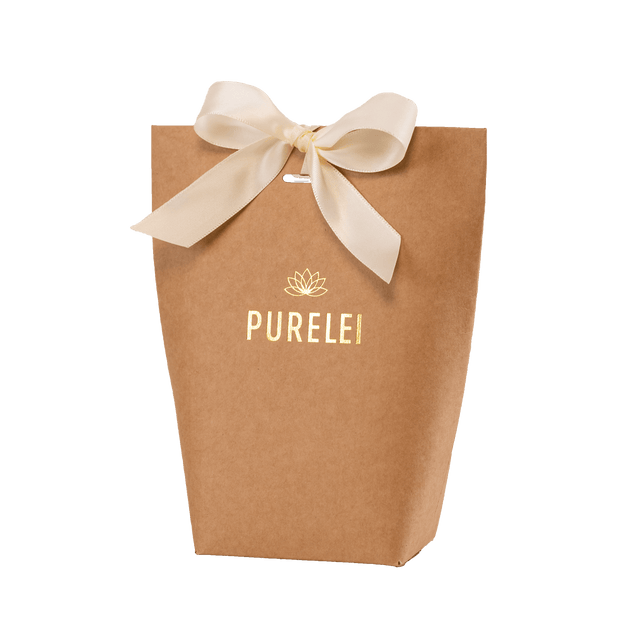 PURELEI Geschenkverpackung Basic aus braunem Kraftpapier mit goldener Prägung und cremeweißem Band, elegant und natürlich