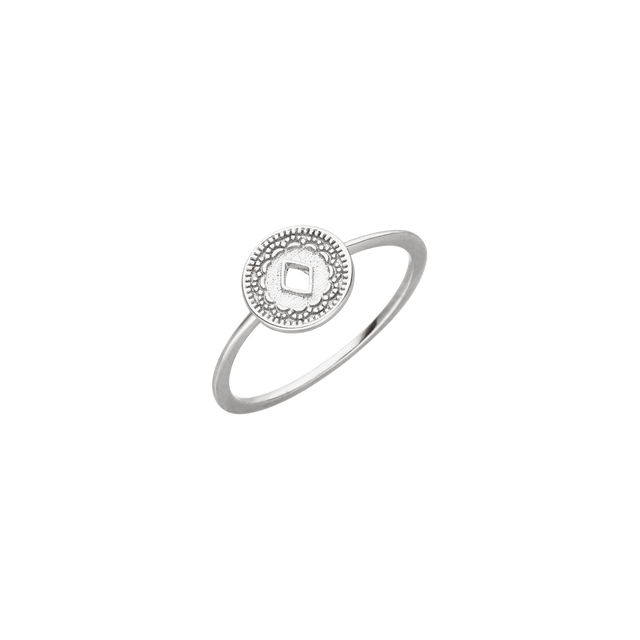 Silberner Ring mit filigranem, runden Design von PURELEI, elegant und modern.