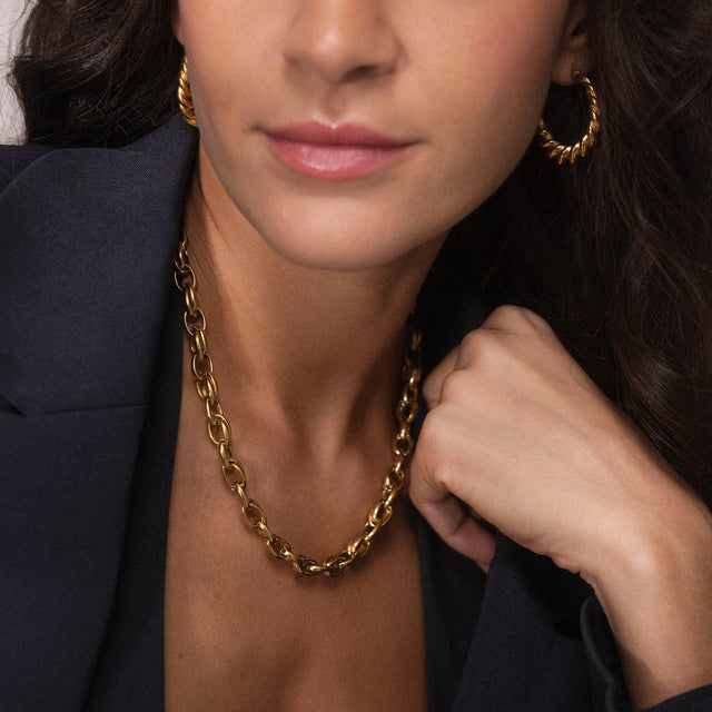 Roségoldene Kette und Creolen von PURELEI, elegant und feminin, perfekt für jeden Anlass.