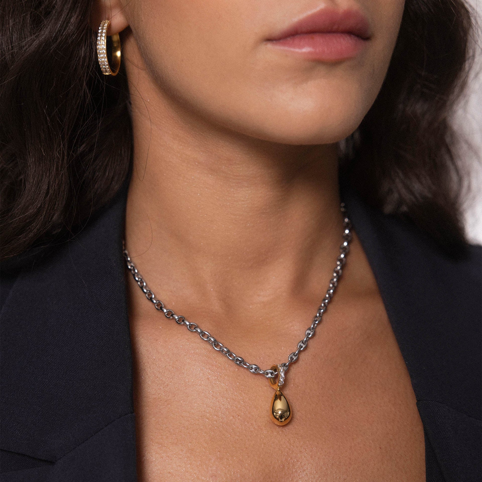 Roségoldene Kette mit Tropfenanhänger, elegant und feminin, von PURELEI.