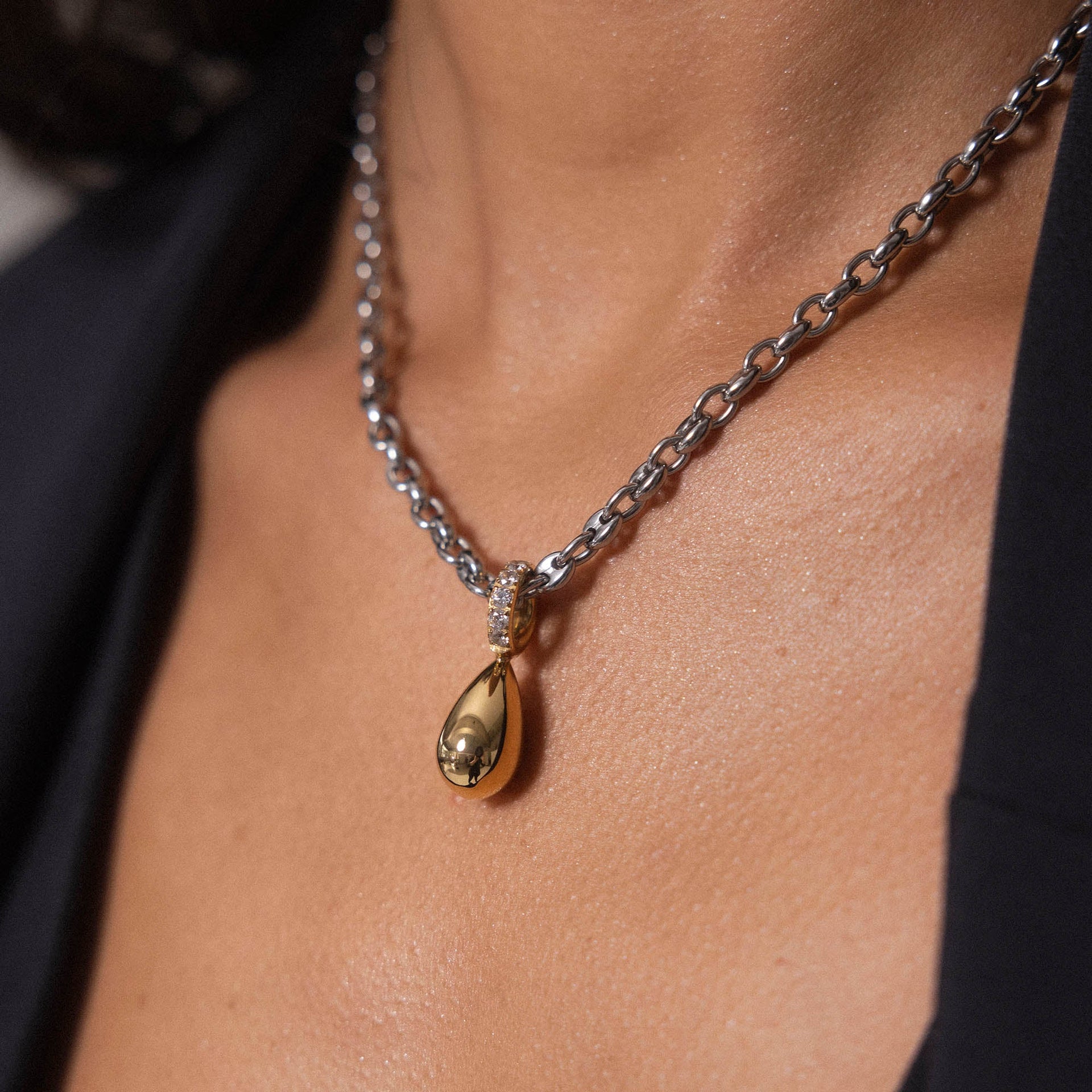 Roségoldene Kette mit Tropfenanhänger, elegant und feminin, von PURELEI.