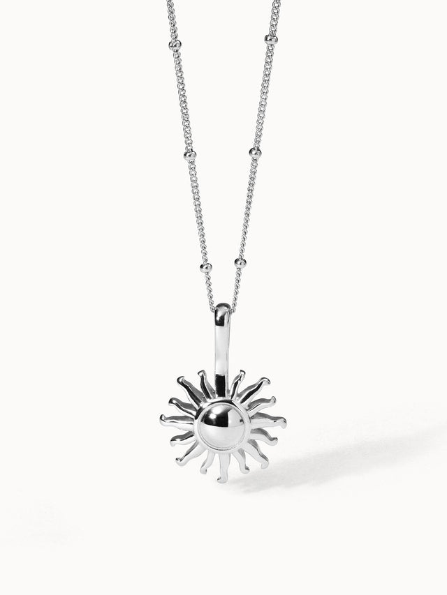 Sun Kette von PURELEI, silberne Edelstahlkette mit sonnigem Charm, elegant und feminin, inspiriert von paradiesischer Leichtigkeit.