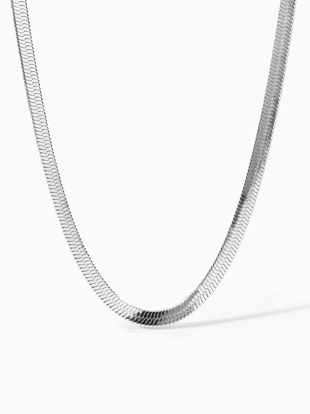 Silberner I'lalo Choker aus Edelstahl, glatte Kettenstruktur, minimalistisch elegant, PURELEI Signature Style.
