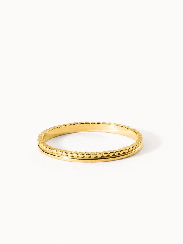 Malihini Coin Ring von PURELEI, feiner 18K vergoldeter Edelstahlring mit orientalischer Prägung, zeitlos elegant.