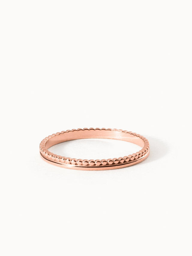 Malihini Coin Ring aus rosévergoldetem Edelstahl, fein strukturierte Oberfläche, elegant und feminin von PURELEI.