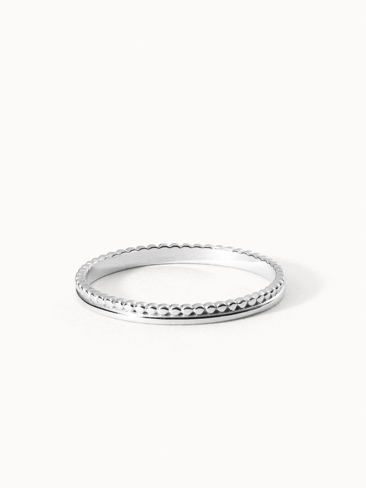 Malihini Coin Ring von PURELEI, silberner Edelstahlring mit orientalischer Münzstruktur, elegant und vielseitig kombinierbar.