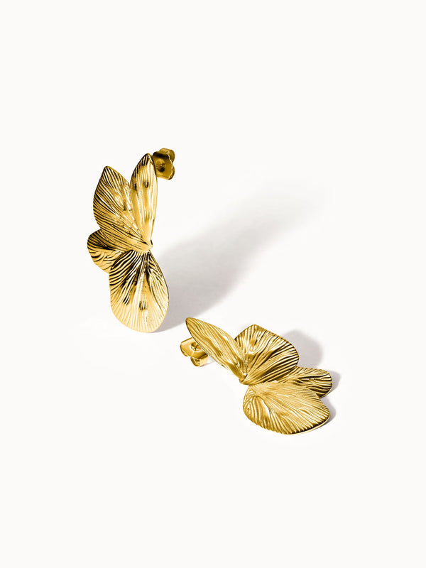 {"color":"Gold", "type":"lead_image"}