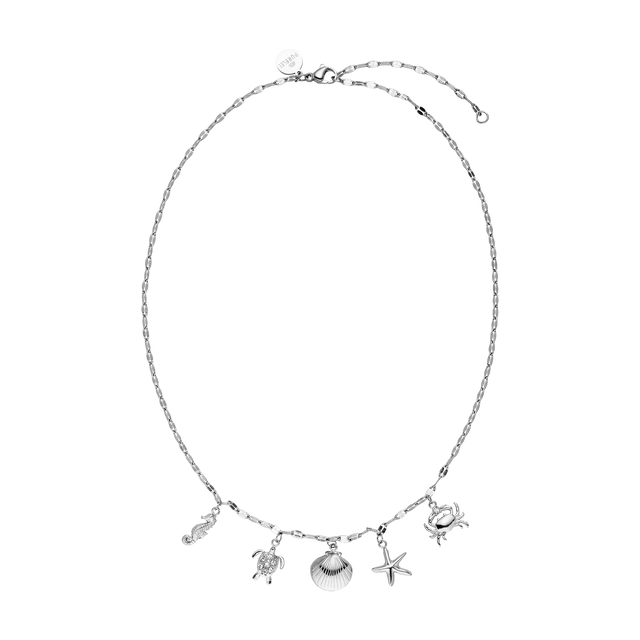 Silberne Kette mit maritimen Anhängern von PURELEI, elegant und verspielt.