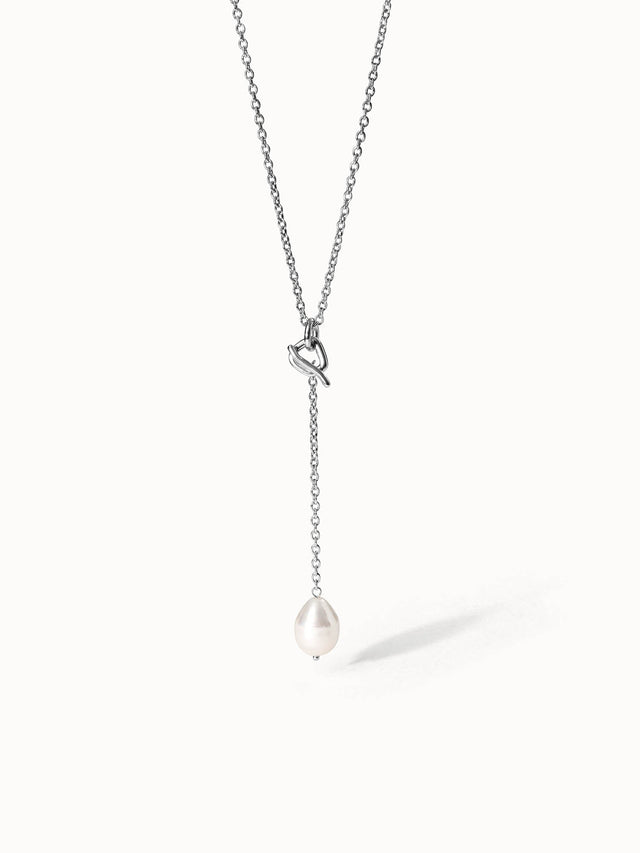 Aloha Perlenkette von PURELEI, silberne Edelstahlkette mit abnehmbarem Muschel-Perlenanhänger, elegant und feminin.