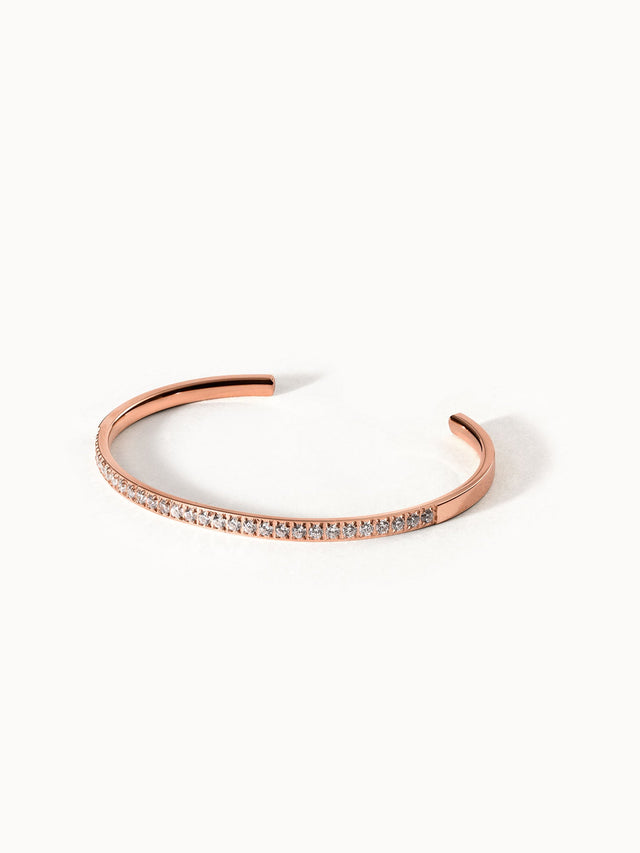 Roségoldenes Armband mit funkelnden Steinen, elegant und modern, von PURELEI.