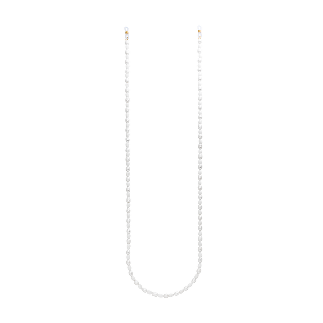 Weiße Muschelkette mit goldenen Akzenten von PURELEI, elegant und maritim inspiriert.