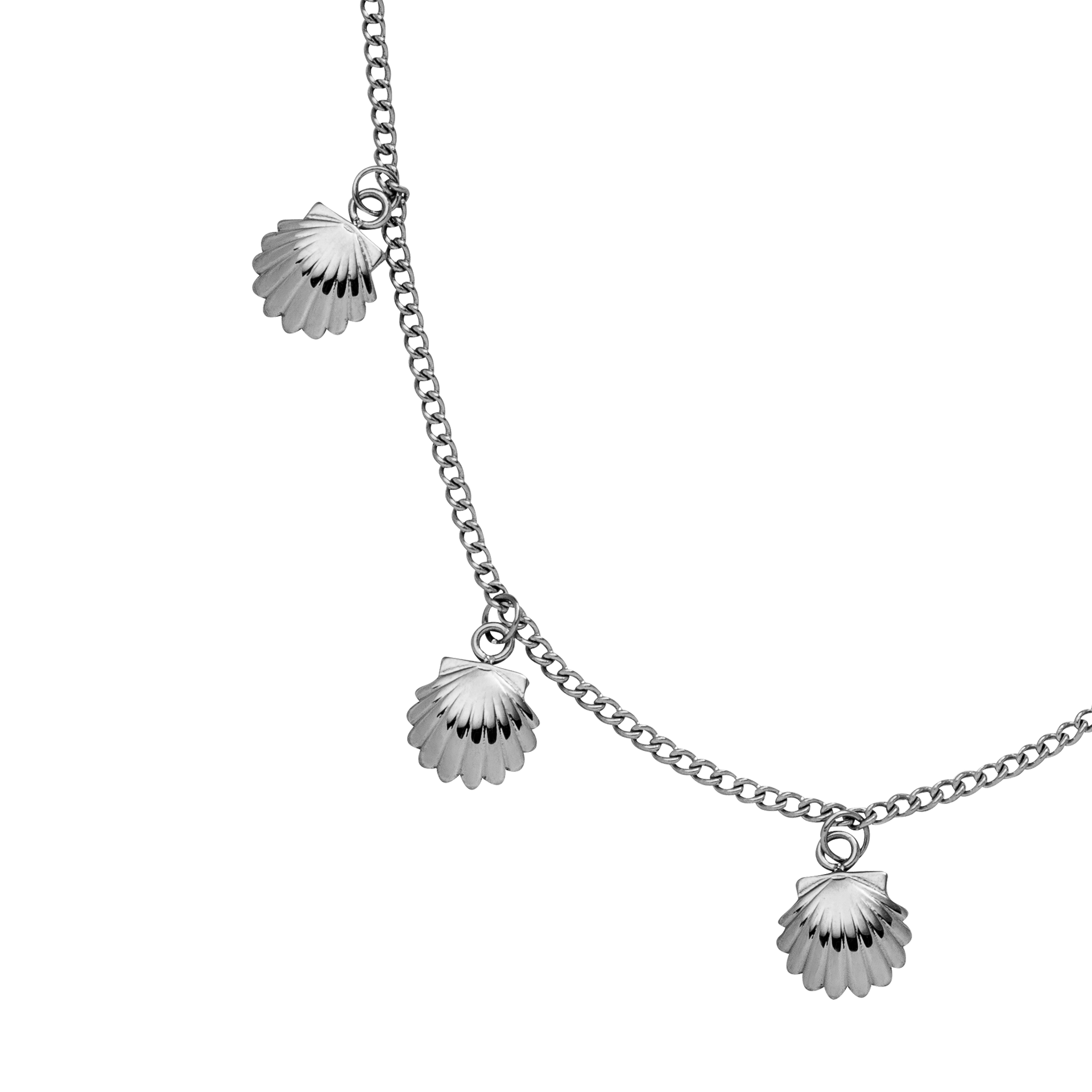 Silberne Kette mit Muschel-Anhängern von PURELEI, elegant und maritim inspiriert.