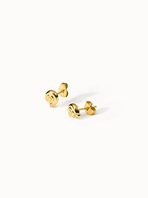 Goldene Ohrringe mit spiralförmigem Design und funkelndem Detail von PURELEI.