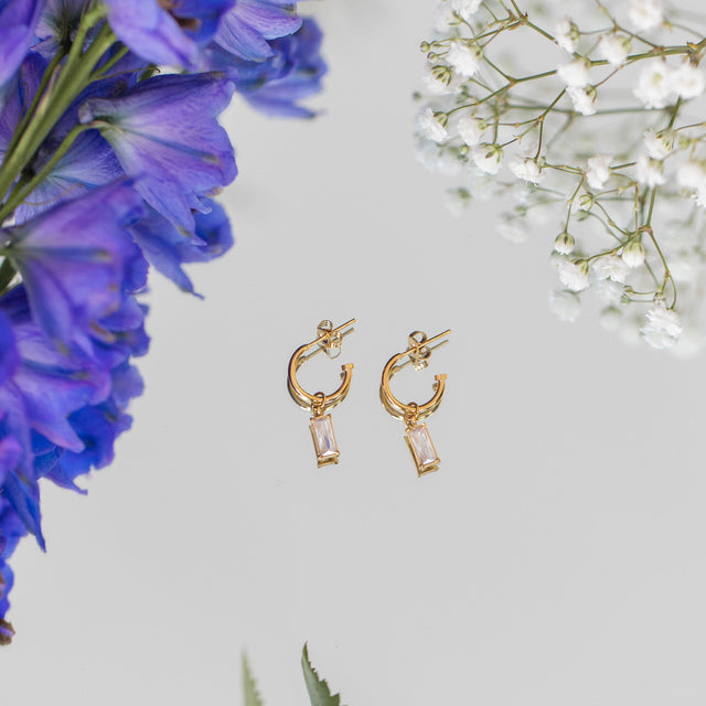 PURELEI Shine Bright Ohrringe aus 18K Gold vergoldetem Edelstahl mit funkelndem Zirkonia, elegant und feminin.