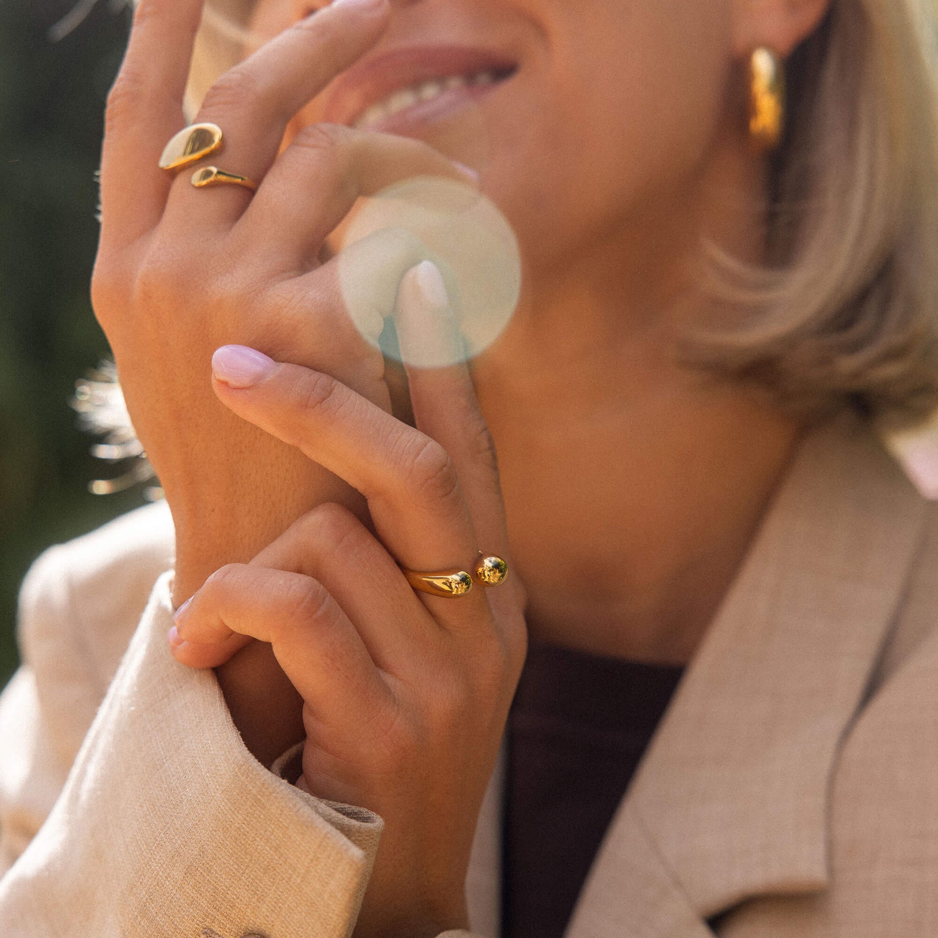 Roségoldene Ringe von PURELEI, elegant und modern, in warmem Licht gehalten.