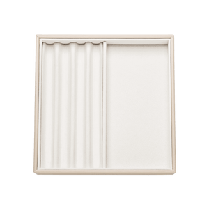 Elegante, cremefarbene Schmuckschatulle von PURELEI mit Wellenstruktur und glatter Fläche.