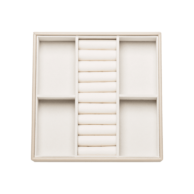 Elegante, cremefarbene Schmuckaufbewahrung von PURELEI mit mehreren Fächern für stilvolle Ordnung.