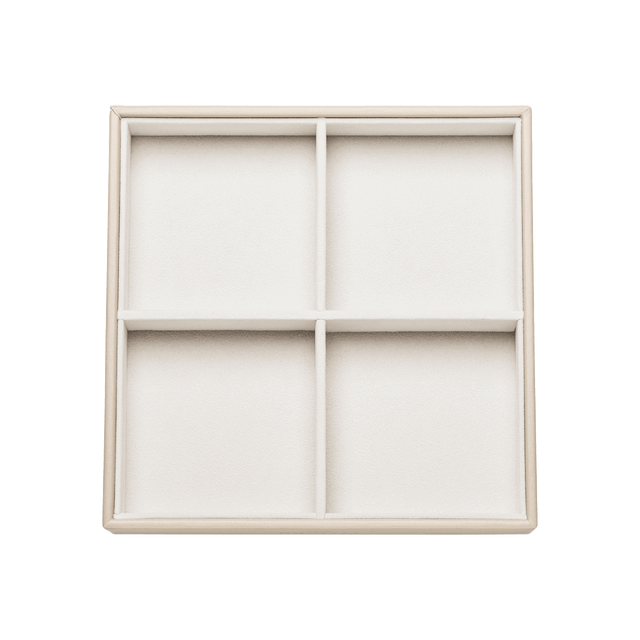 Elegante, cremefarbene Schmuckaufbewahrung von PURELEI mit vier Fächern für stilvolle Ordnung.