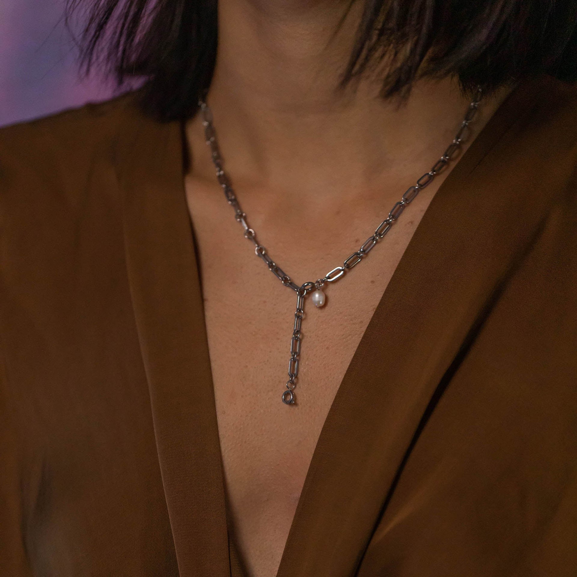 Elegante Kette aus roségoldfarbenem Metall mit minimalistischen Gliedern von PURELEI.